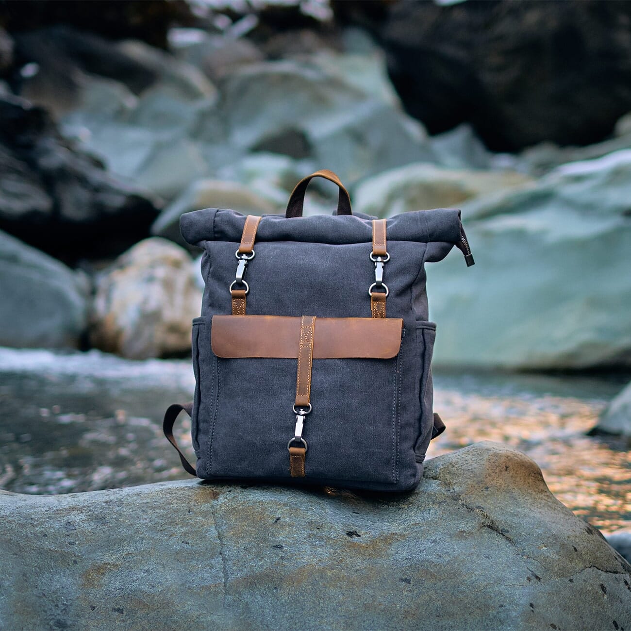 Retro Canvas Rucksack | LETHBRIDGE