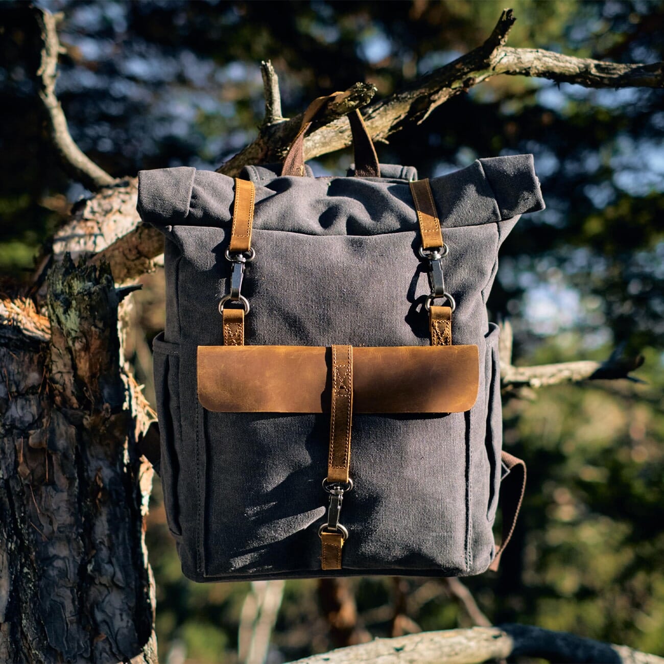 Retro Canvas Rucksack | LETHBRIDGE